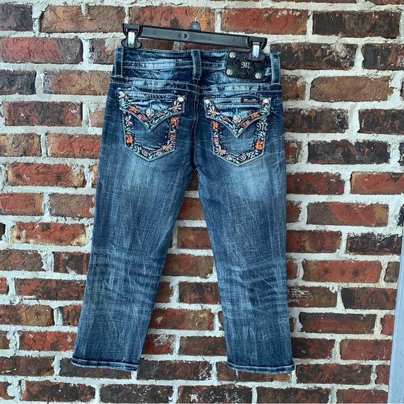 Miss Me Signature Cuffed Capri Floral Pocket Desgin - Picture 7 of 11